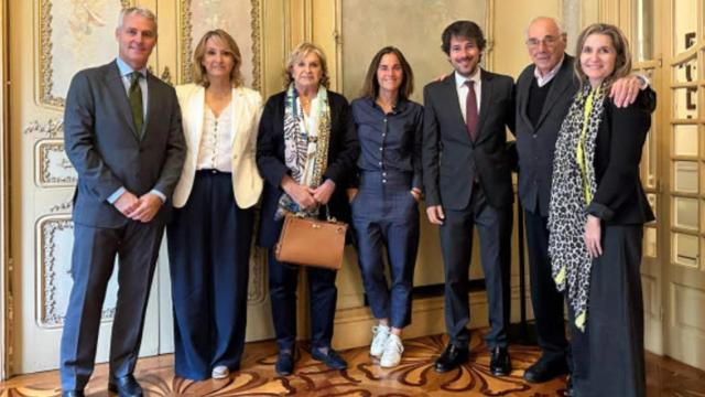 Montserrat Viladomiu (2i), directora general interina de la Fundació Vila Casas, en un acto
