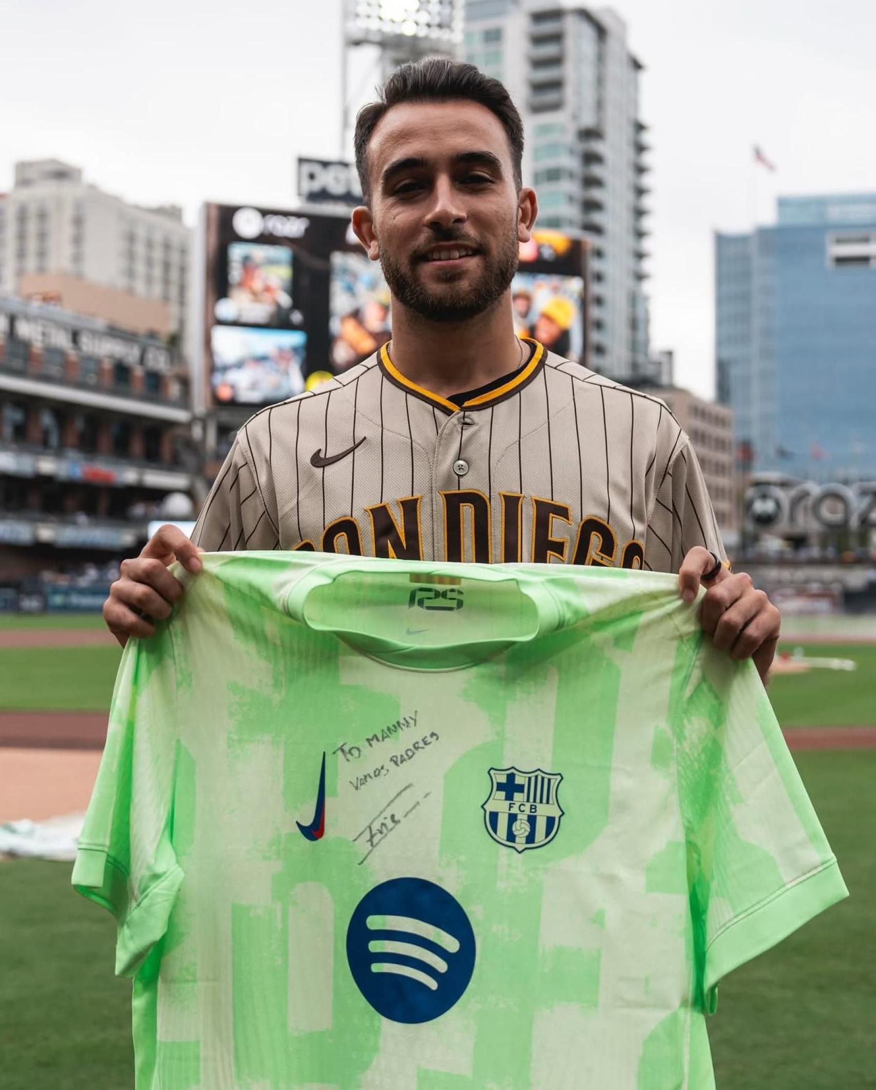 Eric García en San Diego disfrutando del béisbol
