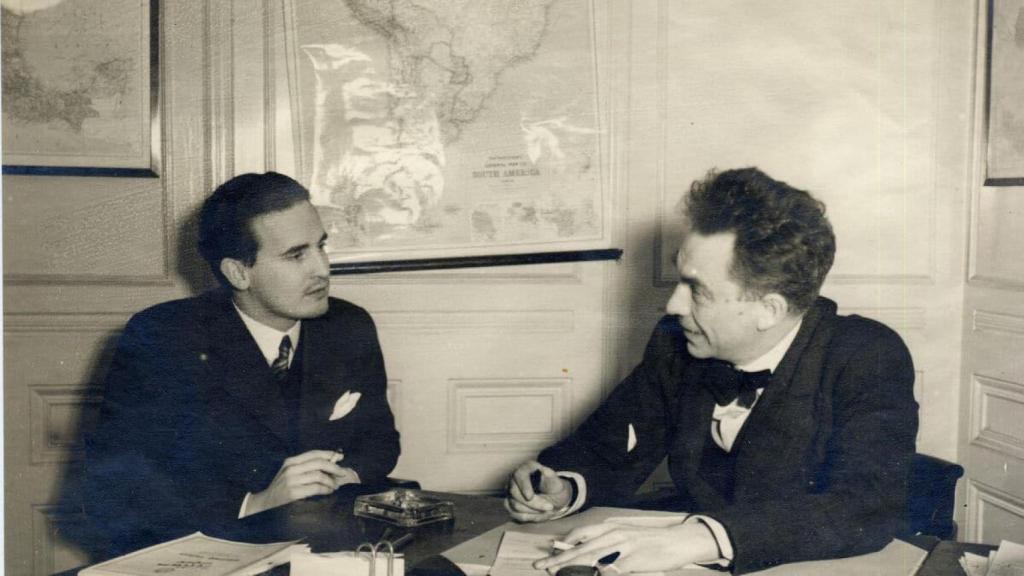 Chaves Nogales en las oficinas de la agencia 'Atlantic-Pacific' de Londres