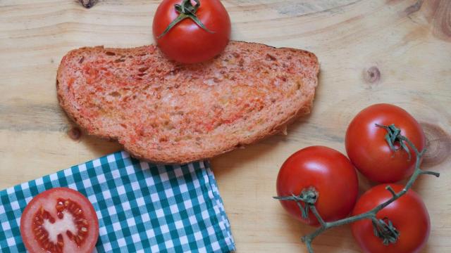 Pan con tomate