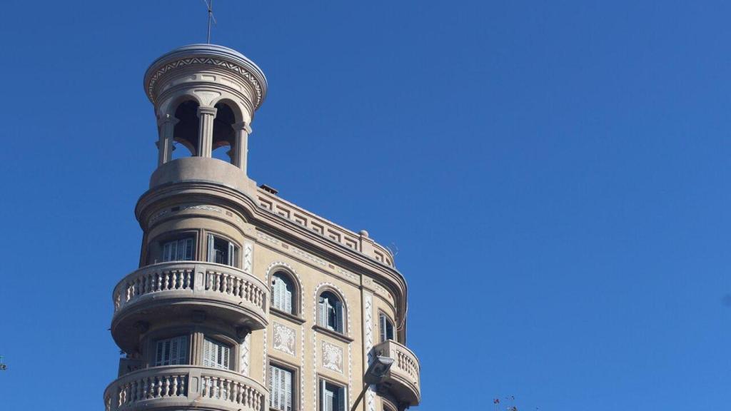 Así es el edificio modernista escondido en Poblenou, la Casa Antònia Serra i Mas
