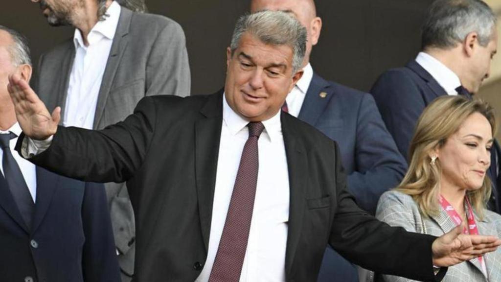 El presidente del Barça, Joan Laporta, en el palco de Montjuïc durante un partido
