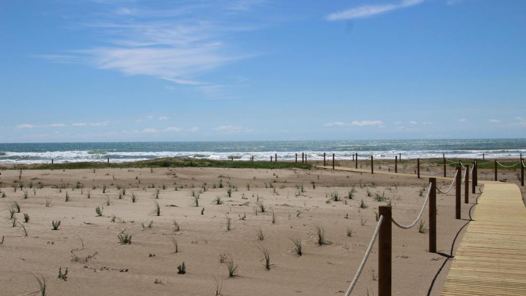 Playa del Far de Sant Cristòfol, en Garraf