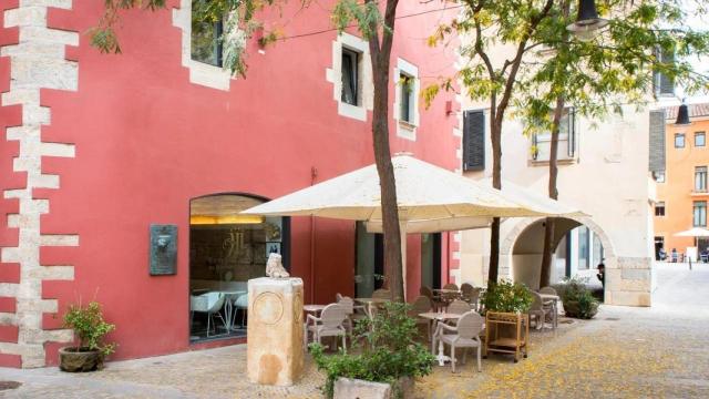 Así es la casa más bizarra de Cataluña, la Casa de las moscas