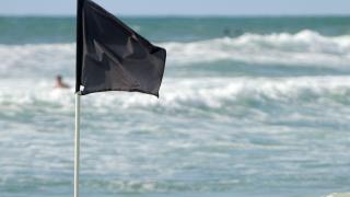 banderas negra playa