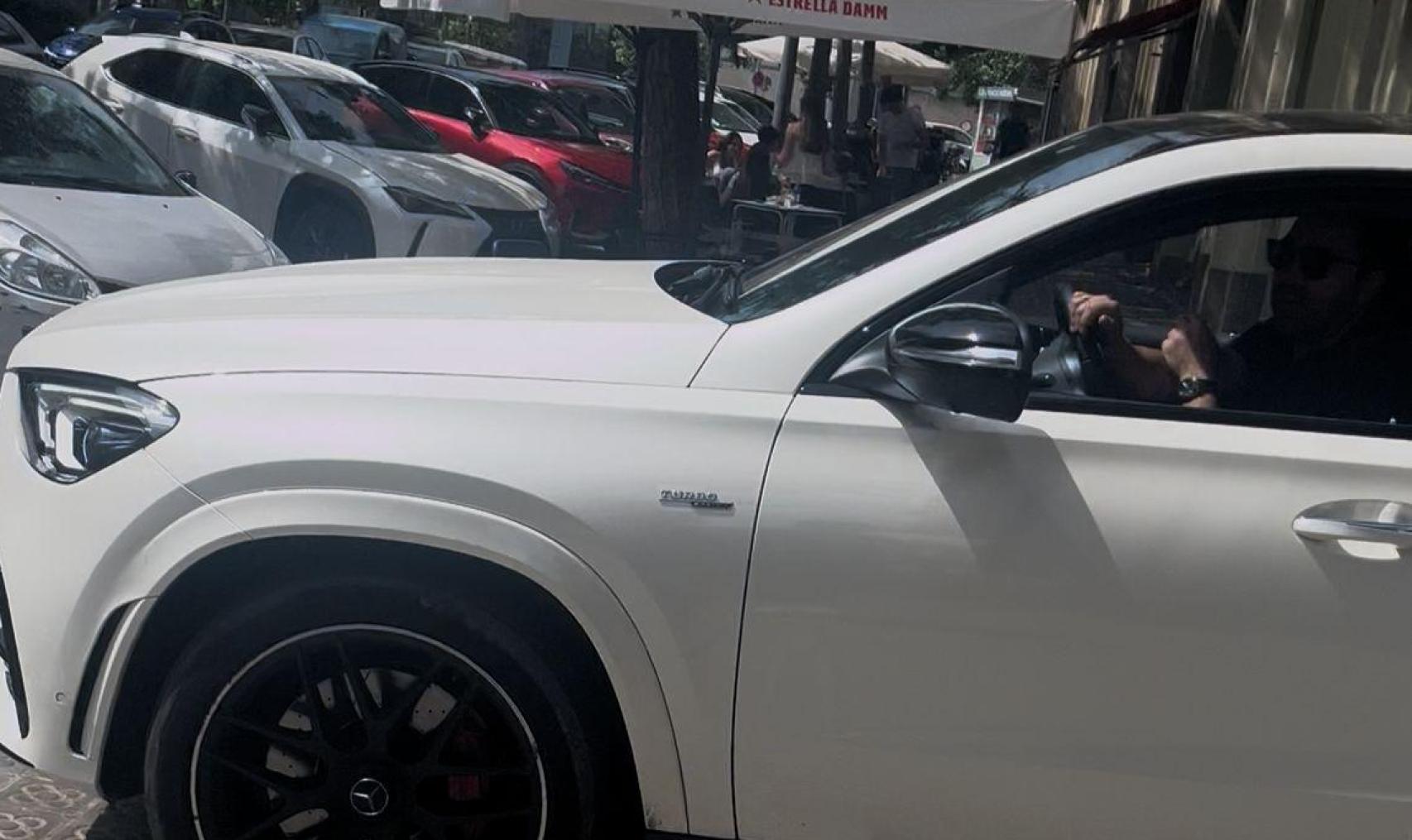 Deco, director deportivo del Barça, saliendo del restaurante Tritón