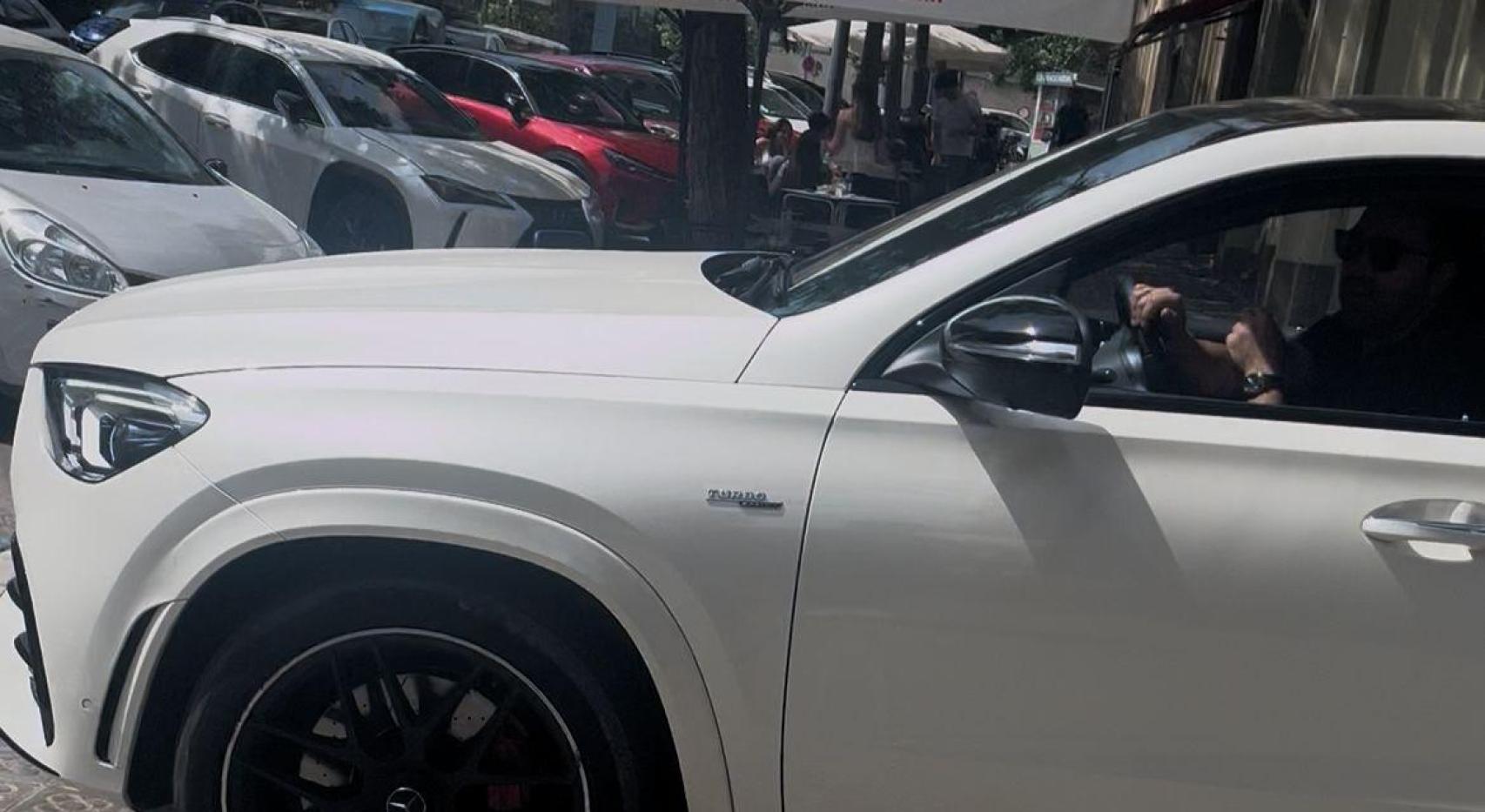 Deco, director deportivo del Barça, saliendo del restaurante Tritón