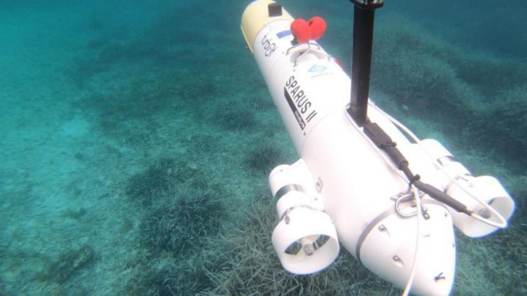 Modelo del dron submarino Sparus II, en funcionamiento