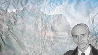 Javier Carlos de Borbón-Parma con la montaña de Montserrat de fondo