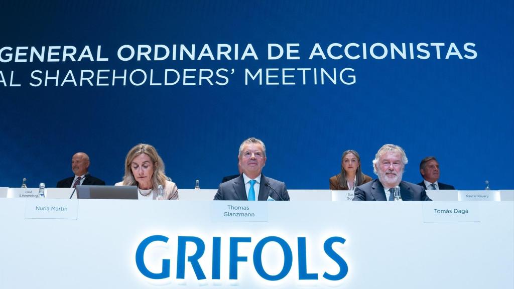 Tomás Dagà (dcha.), en la junta de Grifols de 2025 / EP