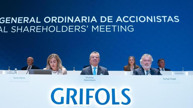 Tomás Dagà (dcha.), en la junta de Grifols de 2025 / EP