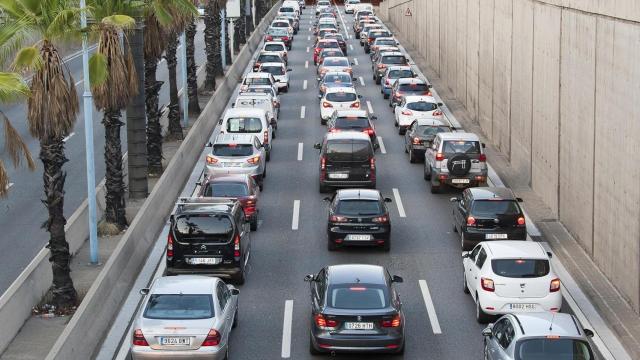 Atasco en la Ronda de Dalt de Barcelona