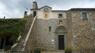 Parece una casa pero es una iglesia románica del siglo XI: el refugio de las obras del Museo deel Prado