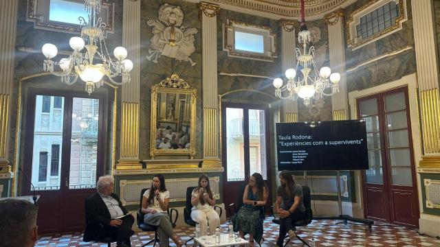 Tabla redonda en donde se aborda el suicidio, en un acto promovido por Fundación Mémora