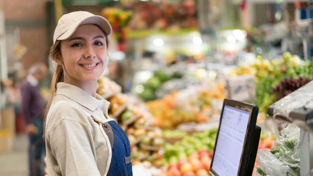 Trabajadora en un supermercado
