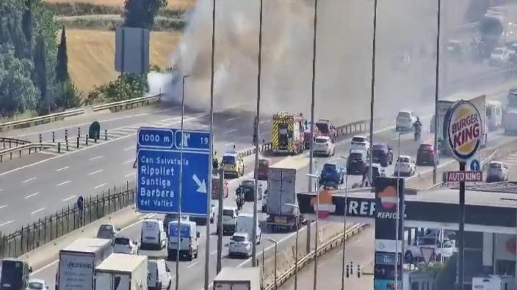 Incendio de un camión en la AP-7