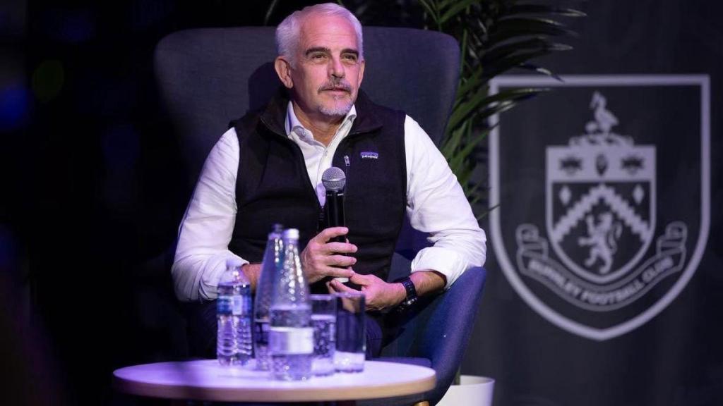 Alan Pace en un acto institucional del Burnley