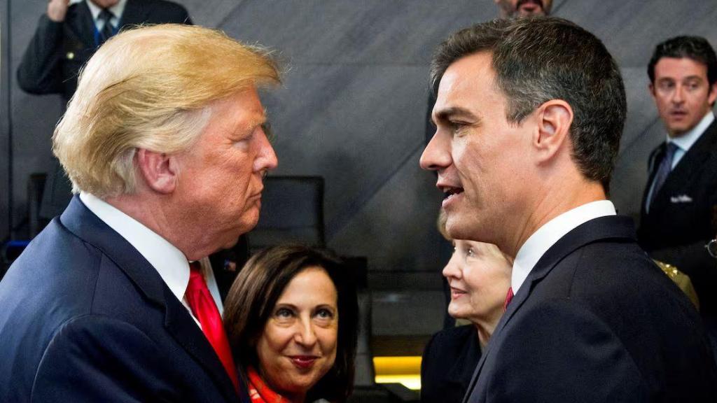 El presidente del Gobierno de España, Pedro Sánchez, y el presidente de Estados Unidos, Donald Trump, en la cumbre de la OTAN de julio de 2018, en Bruselas.