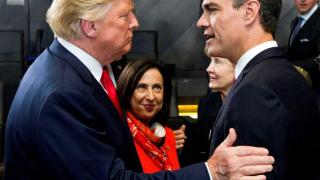 El presidente del Gobierno de España, Pedro Sánchez, y el presidente de Estados Unidos, Donald Trump, en la cumbre de la OTAN de julio de 2018, en Bruselas.