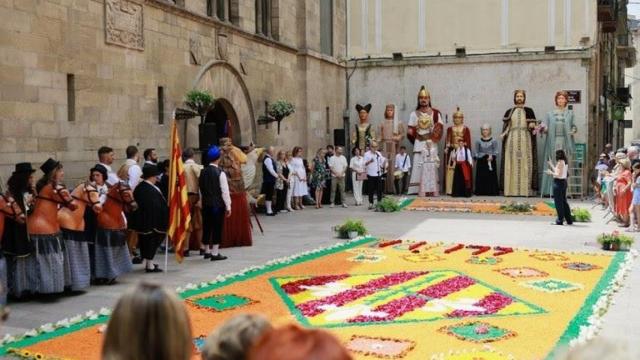 Lleida celebra las fiestas del Corpus con una alfombra floral de 70 m2