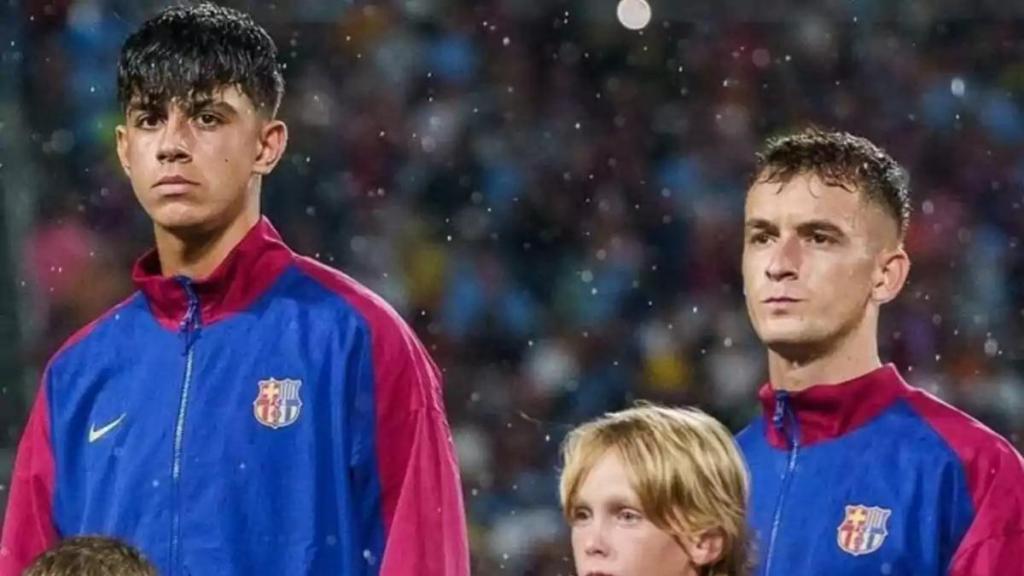 Marc Bernal i Marc Casadó, abans de disputar un partit amb el Barça