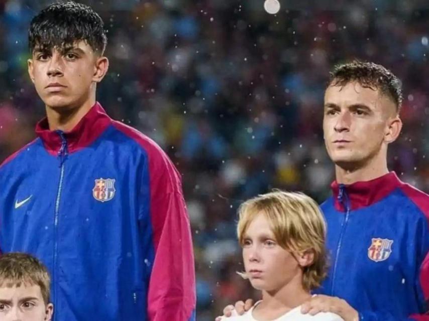 Marc Bernal y Marc Casadó, antes de disputar un partido con el Barça