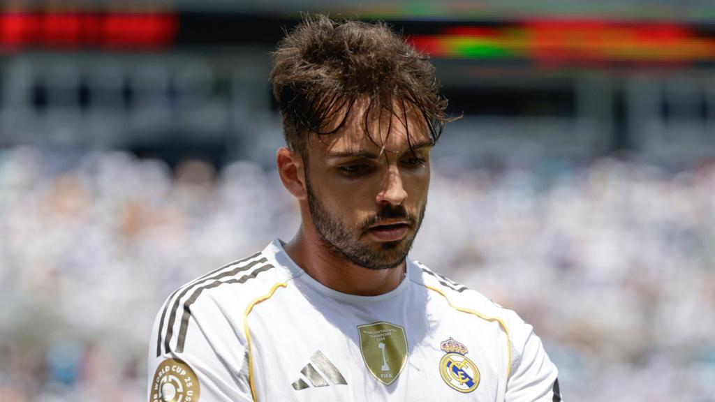 Raúl Asencio, frustrado, después de ser expulsado en el partido contra el Pachuca