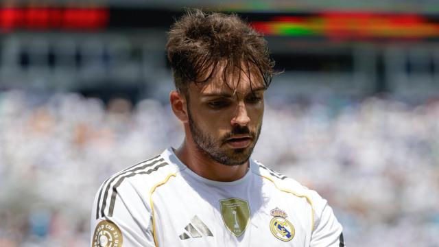 Raúl Asencio, frustrado, después de ser expulsado en el partido contra el Pachuca