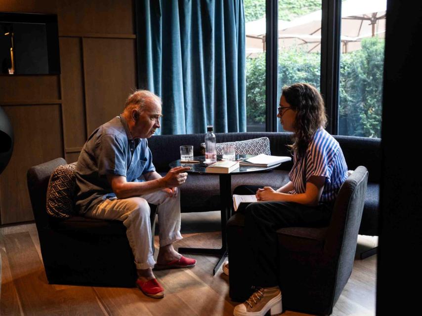 Víctor Gómez Pin conversa con Anna María Iglesia