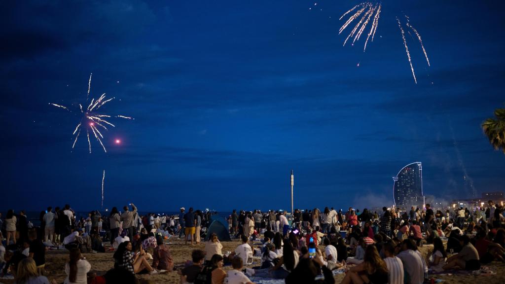 Verbena de San Juan en la playa de Barcelona, en 2024