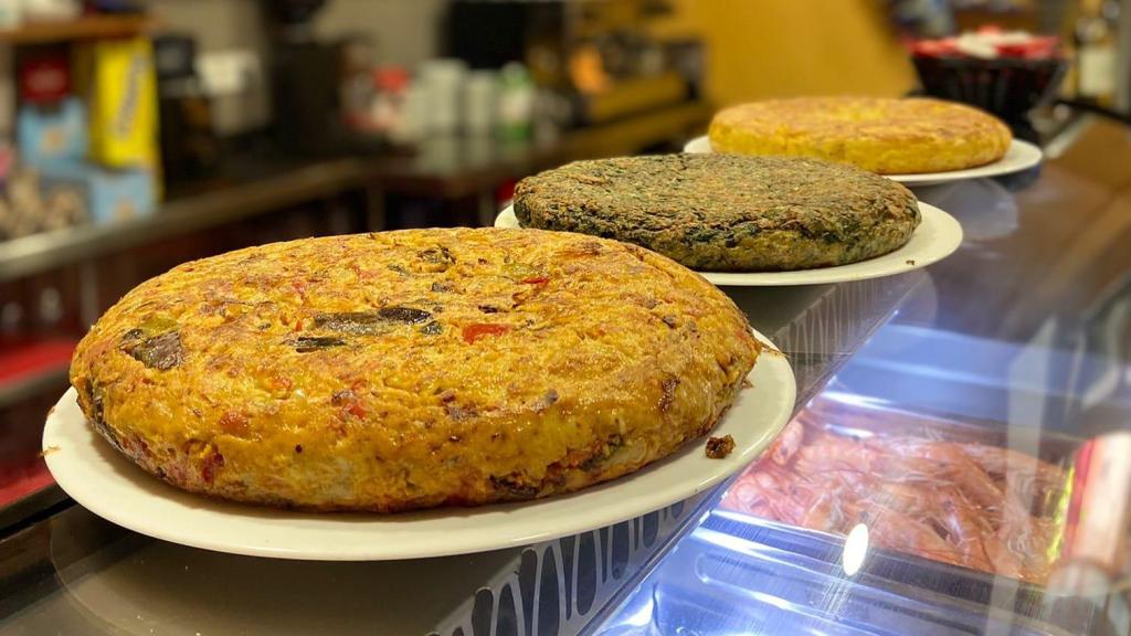 Tortillas en la barra del bar 'El Casal'