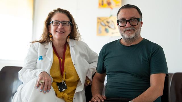La doctora María del Pino Alonso y el paciente José Ángel Rico Sierra, participante en la investigación mundial sobre el TOC en la que ha participado IDIBELL y el Hospital de Bellvitge