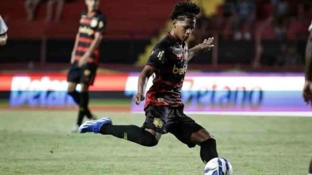 Zé Lucas, en un partido con el Sport Recife