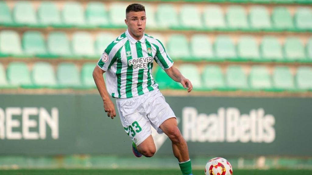 Pablo García durante un partido en las categorías inferiores del Real Betis