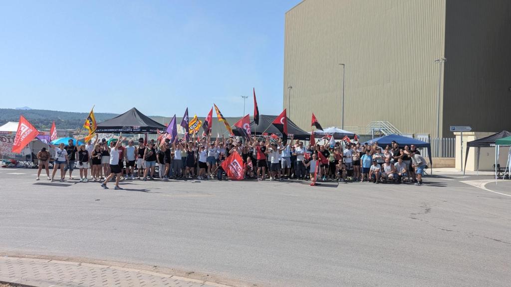 Imagen de la huelga de los trabajadores de Stradivarius, de este 25 de junio