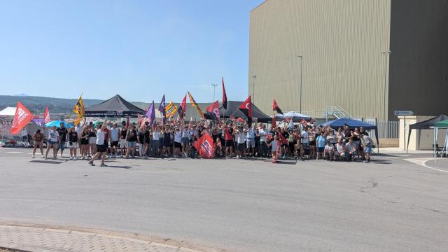 Imagen de la huelga de los trabajadores de Stradivarius, de este 25 de junio