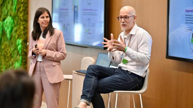 Marta Herraiz y Óscar Muñoz, coodirectores de REDI, durante la celebración del encuentro en Barcelona