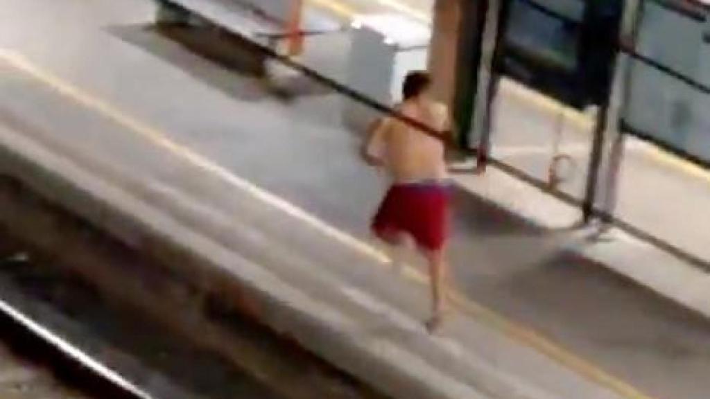 Imagen de la persecución en la estación de Sabadell Sud