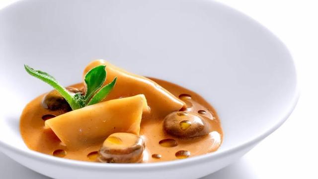 Salsa de níscalos a la brasa y coco verde