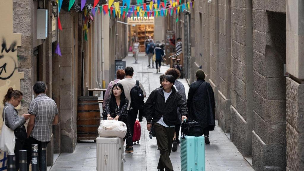 Turistas en una calle de Barcelona