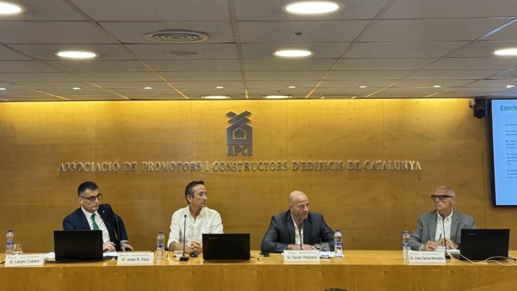 Momento de la rueda de prensa de presentación del informe