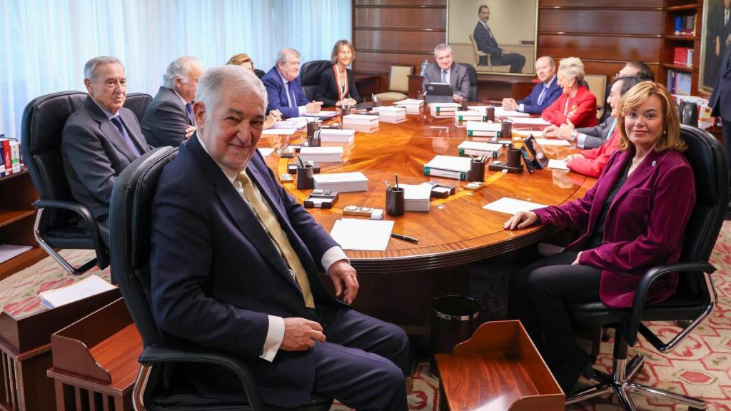 El presidente del Tribunal Constitucional, Cándido Conde-Pumpido, y los demás magistrados en un Pleno (Imagen de archivo)
