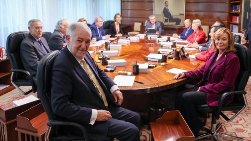 El presidente del Tribunal Constitucional, Cándido Conde-Pumpido, y los demás magistrados en un Pleno