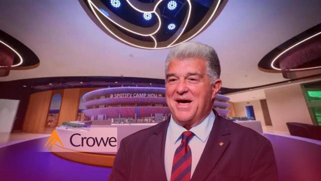 Joan Laporta, en un montaje fotográfico con el logotipo de Crowe Global y la oficina de venta de los palcos Vip
