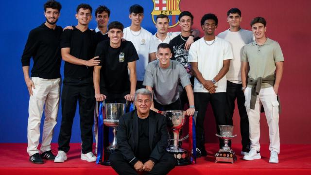 Los jugadores del Barça, en la cena de celebración del triplete de títulos con Joan Laporta