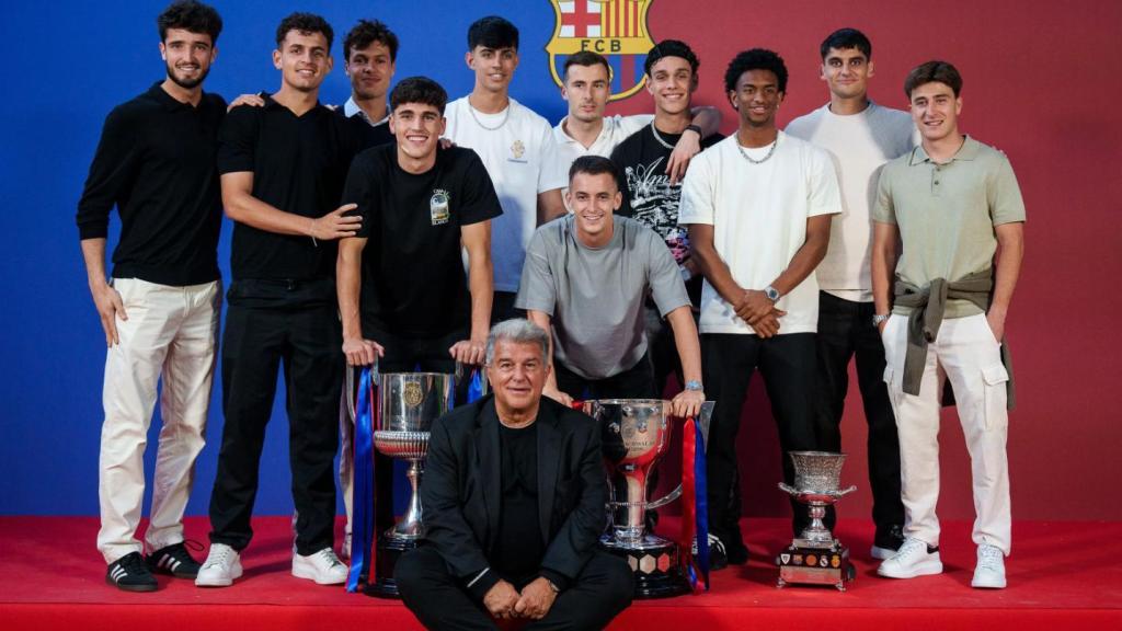Los jugadores del Barça, en la cena de celebración del triplete de títulos con Joan Laporta