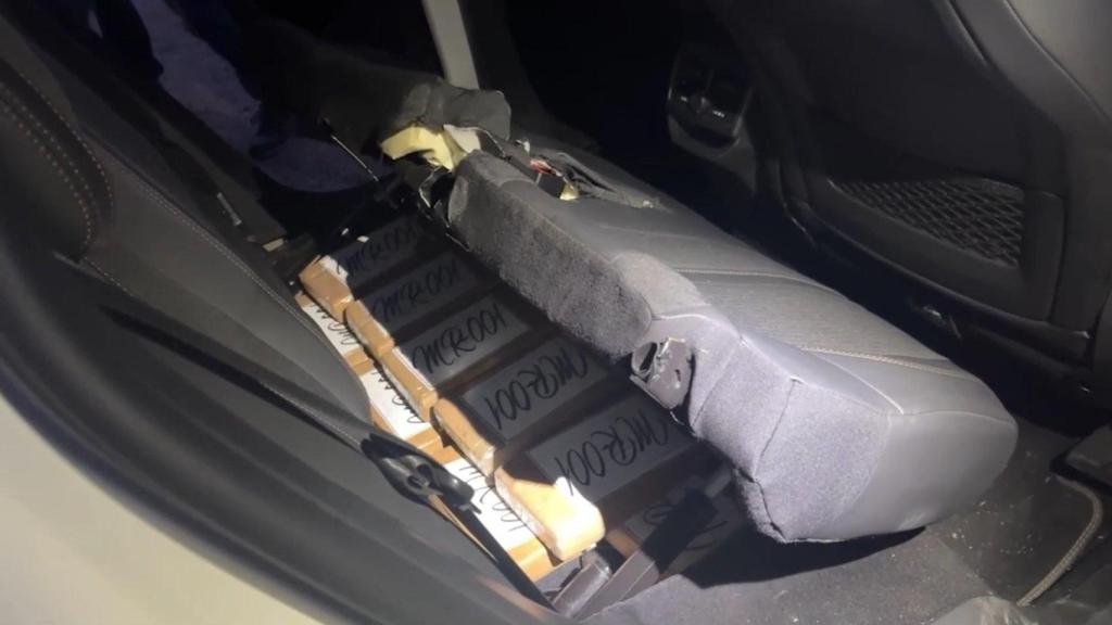 Uno de los vehículos con dobles fondos que disponía una de las organizaciones criminales desarticulada