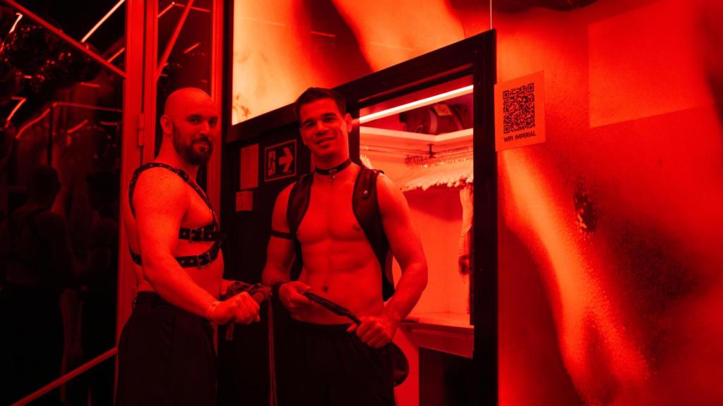 Dos 'staff members' de Kitty