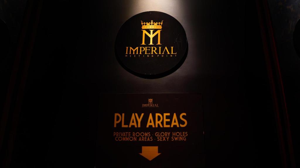 Señalización interior en Imperial: aquí se entra en las zonas de juego