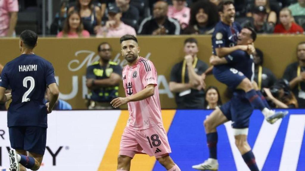 Jordi Alba, impotente tras un gol del PSG